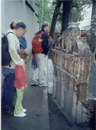 Joshua BUCH at the grave of the Maharal of Prague
